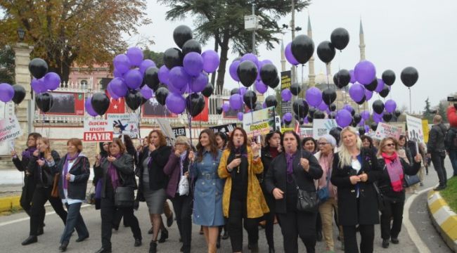 Kadınlardan şiddete hayır yürüyüşü