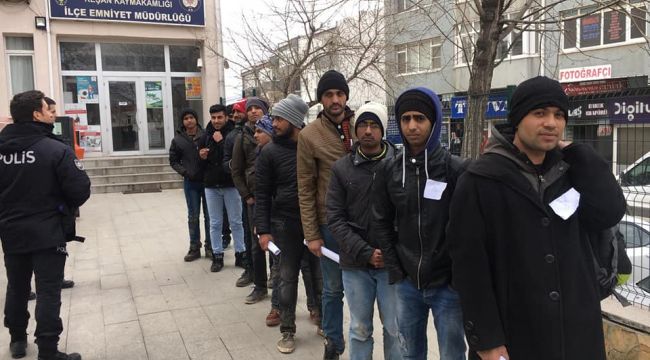 Sınırda 689 kaçak göçmen yakalandı