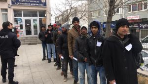 Sınırda 689 kaçak göçmen yakalandı