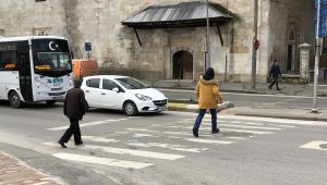 Yayalara yol vermeyen araçlara ceza