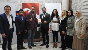 AK gençliğe liderlik eğitimi