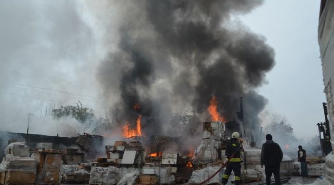 Depo yangınında maddi zarar oluştu