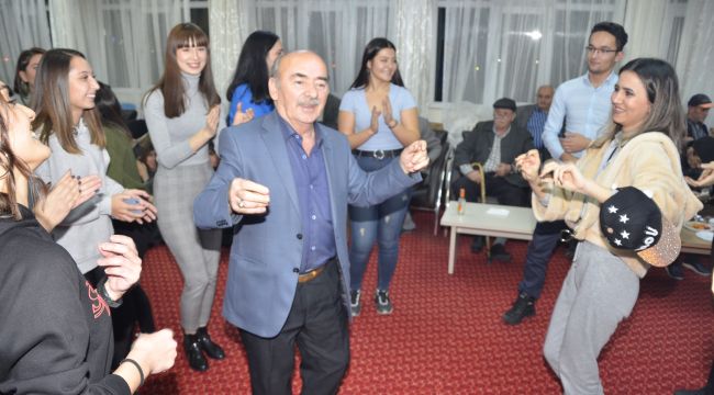 Huzurevi sakinleri gençlerle eğlendi