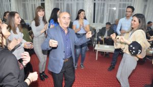 Huzurevi sakinleri gençlerle eğlendi