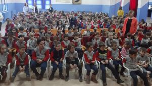 Öğrenciler sokak hayvanları konusunda bilgilendirildi