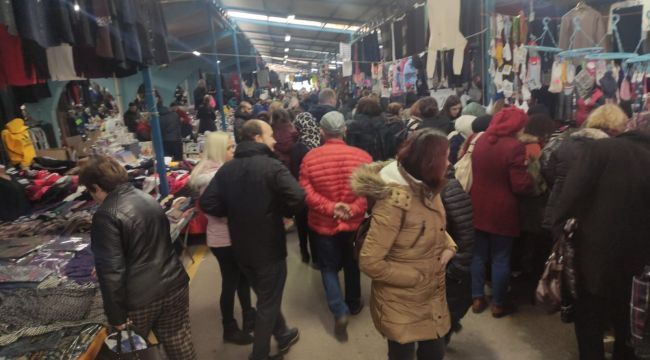 Ulus pazarında yeni yıl hazırlığı