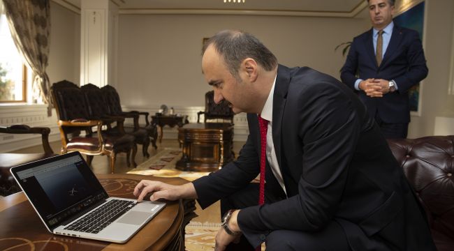 Vali Canalp, yılın fotoğraflarını oyladı