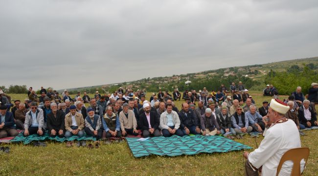 ‘Çiftçi yağış için dua ediyor’