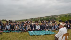 ‘Çiftçi yağış için dua ediyor’