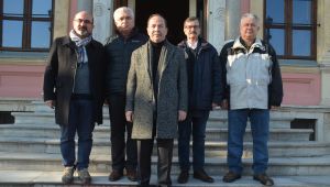 Depremzedelere yardım eli