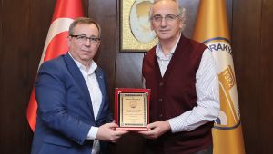 Edebiyat Fakültesi Dekanı Prof. Dr. Alp’ten veda