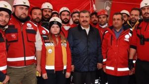 TÜ öğrencileri deprem bölgesinde yaraları sarıyor