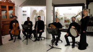  Müzede aşk şarkıları seslendirildi