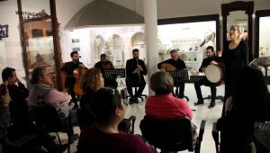 Müzede aşk şarkıları seslendirildi