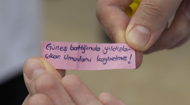 Öğrenciler kanser hastalarını gülümsetti