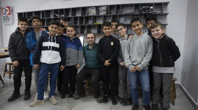 Öğretmen okulda
