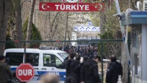 Pazarkule Sınır Kapısı geçişlere kapandı
