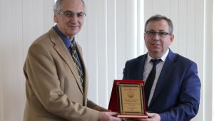 Prof. Dr. Tabakoğlu'ndan Prof. Dr. İlker Alp'e teşekkür