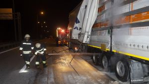 Tırın balatalarına itfaiyeden müdahale