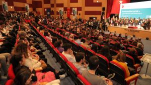 Üniversiteli gençlerden belediyenin standına büyük ilgi