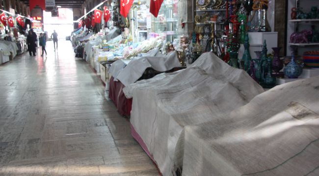 Arasta esnafı kepenk indirdi