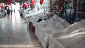 Arasta esnafı kepenk indirdi