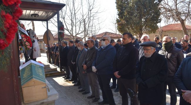 Cenaze namazında bir metre saf tutuldu