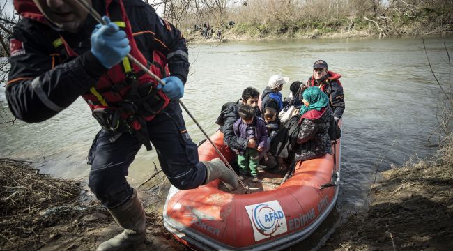 Düzensiz göçmenler Meriç Nehri'ni aşmaya çalışıyor