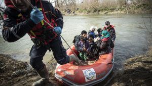 Düzensiz göçmenler Meriç Nehri'ni aşmaya çalışıyor