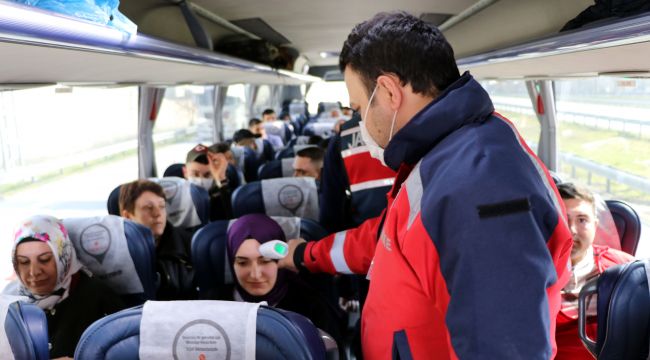 Edirne'ye gelen şoför ve yolcuların ateşi ölçülüyor