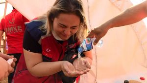 Gaz fişekleri sağlık çadırına isabet etti