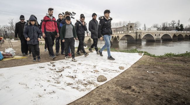 Kendilerinden önce ayak izleri Avrupa yolunda