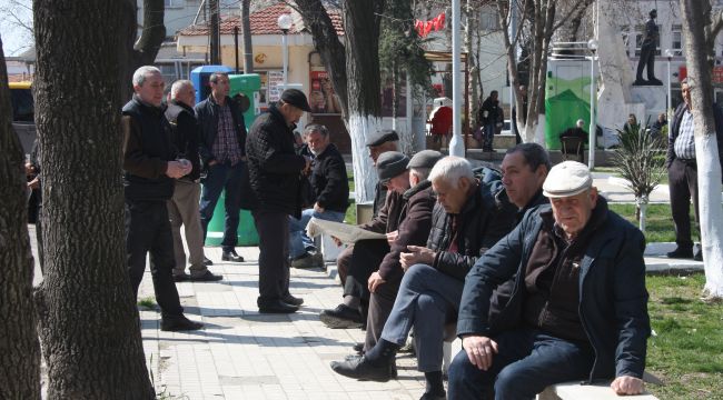 Keşan'da koronavirüs nedeniyle banklar kaldırıldı