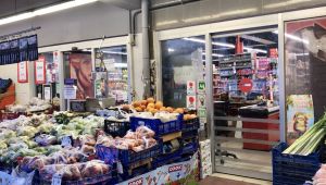Marketler kapılarını saat 09.00'da açmaya başladı