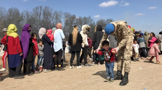 Mehmetçiğin merhameti yürek ısıttı