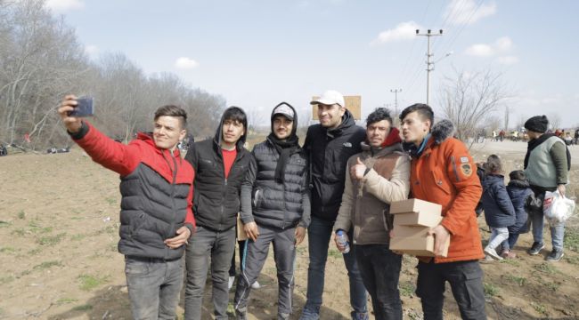 Oyuncu Astepe’den mültecilere yardım