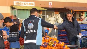 Pazarda esnafına maske ve eldiven