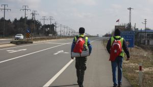 Şehitler için Çanakkale'ye yürüyorlar