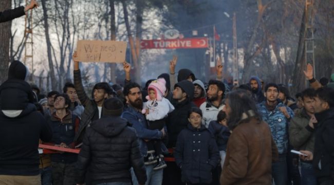 Sığınmacılardan sınır kapısı açılsın eylemi