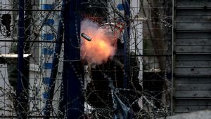 Yunan’ın sert müdahalesi sürüyor