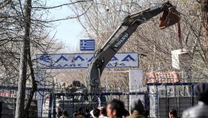 Yunanistan’dan sınıra beton blok