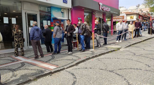Bankalarda kuyruk stresi