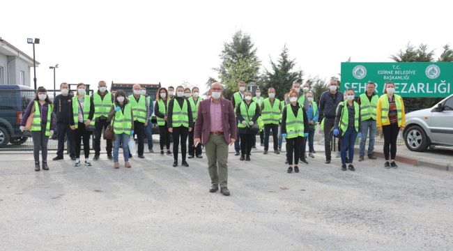 Belediye ekipleri tam kadro sahada