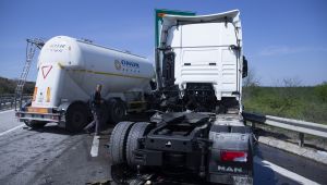  Çimento yüklü tırın çarptığı sürücüsü öldü