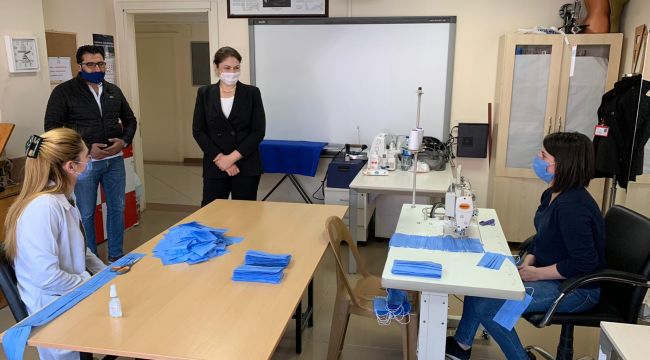 İba, maske üreten gönüllü usta öğreticileri ziyaret etti
