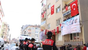  Kavga ihbarıyla çağırdıkları polis ve sağlık ekiplerine sürpriz yaptılar