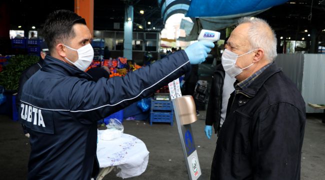Pazar ve marketlere vatandaşlar maskeyle geldi