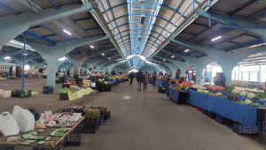 Pazarlarda sosyal mesafe önlemi 