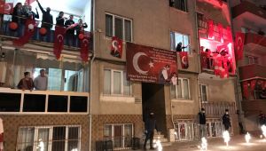 Vatandaşlar balkonlara döküldü 