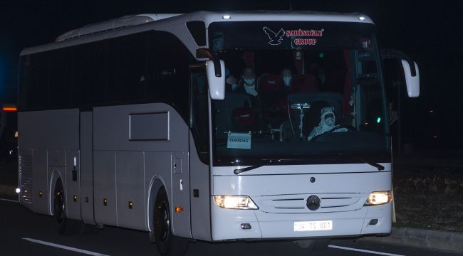 Yunanistan'da karantinaya alınan El. Venizelos gemisinin Türk yolcuları Türkiye'ye getirildi